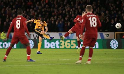 Οι «λύκοι» έκαναν… κοκκινοσκουφίτσα τη Λίβερπουλ!