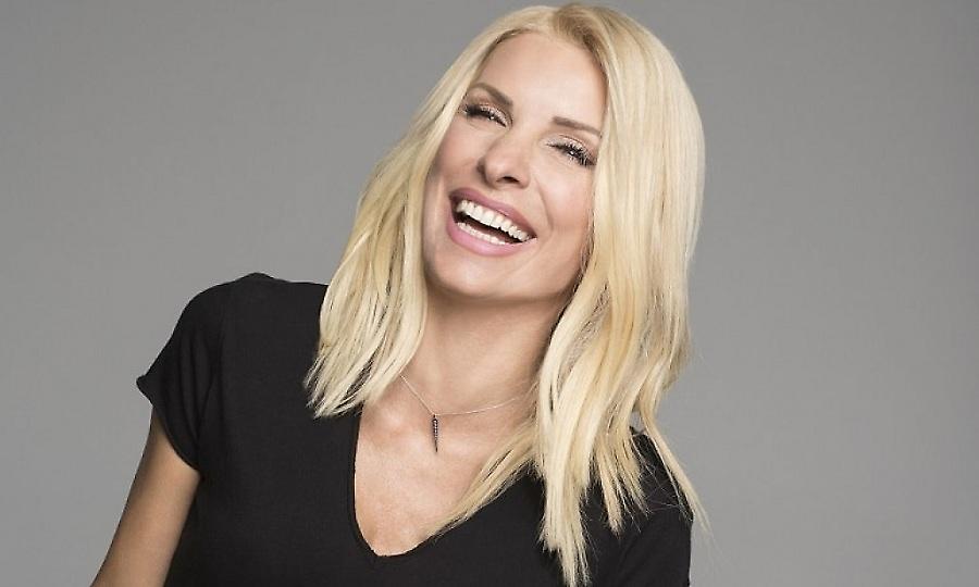 Ελένη Μενεγάκη: Δείτε την στον πρώτο της γάμο σε ηλικία 20 ετών (pics)