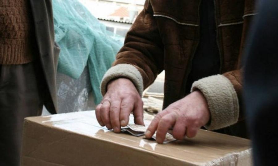 «Εδώ παπάς»: Τα 2 μυθικά κόλπα των παπατζήδων για να ξαφρίσουν τα θύματά τους