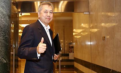 «Ο Πιεμπονγκσάντ μου έχει εγγυηθεί ότι εφόσον δεν βρει κάποιον, τότε θα συνεχίσει εκείνος»