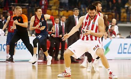 Ολυμπιακός Blog: Έπεσε από την Ακρόπολη και βρήκε… το ταμπλό!