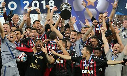 Έκανε τατού την… κατάκτηση του Copa Sudamericana! (pic)