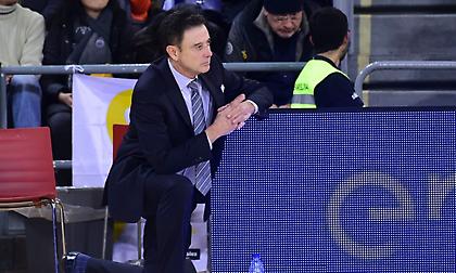 Έπος Πιτίνο: Έδειξε πως γίνεται το box out στη συνέντευξη Τύπου! (video)