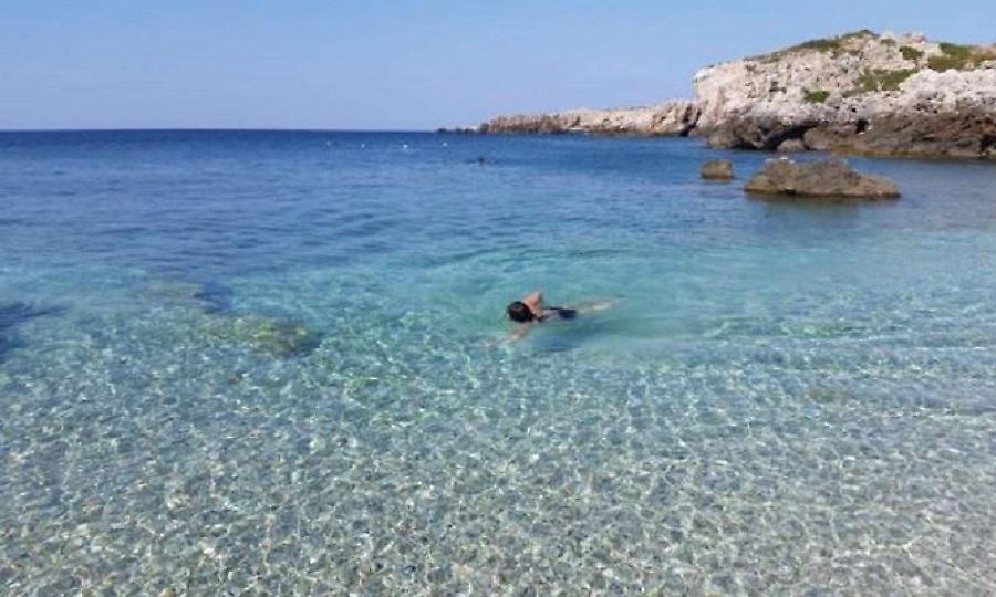 Κρύσταλλο: Αυτή είναι η πιο κρύα παραλία της Ελλάδας, που το νερό της δεν ζεσταίνει ποτέ (Pics)