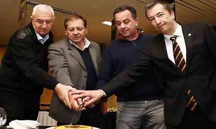 Έκοψαν βασιλόπιτα στην ΑΕΚ (pics)