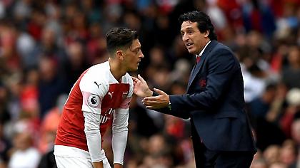 «Διώχνει» Εζίλ για να πάρει δικούς του ο Έμερι