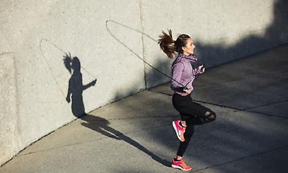 Σχοινάκι: Γιατί είναι η καλύτερη γυμναστική για όλο το σώμα