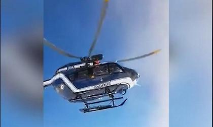 Viral: Ελικόπτερο κάνει την προσγείωση του αιώνα εν μέσω χιονοθύελλας
