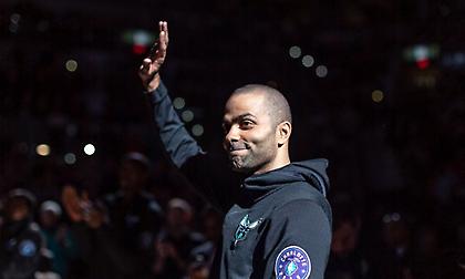 Αποθεώθηκε από τους οπαδούς των Σπερς ο Πάρκερ (video)