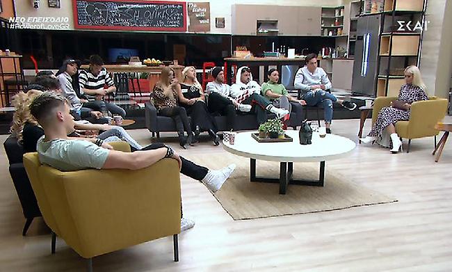Power of Love: «Υπάρχει κάποιος που θέλει να μου πει ότι έχει παιδί;» (vids)