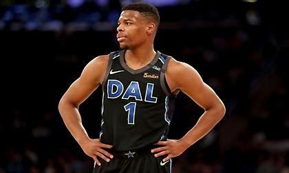 Στο… σφυρί από τους Μάβερικς ο Σμιθ Τζούνιορ