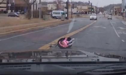 Σοκαριστικό ατύχημα: Παιδί έπεσε από ΙΧ εν κινήσει