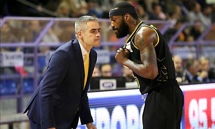 Αποχώρησε από το πρόγραμμα ο Τζόουνς