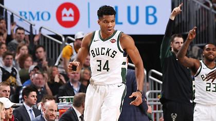 Χαλαρό triple double για τον Γιάννη και «πάρτι» για τους Μπακς