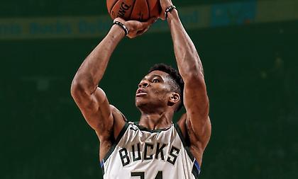 Το 4ο triple double του «Giannis» (video)