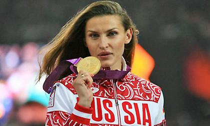 Τους «βάζει τα γυαλιά» η Τσιτσέροβα