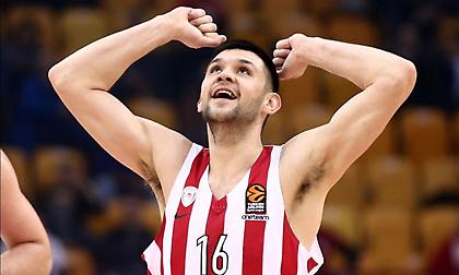 Παπανικολάου: «Παίξαμε εκπληκτική άμυνα»