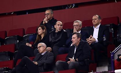 Στα αποδυτήρια του Ολυμπιακού οι αδερφοί Αγγελόπουλοι