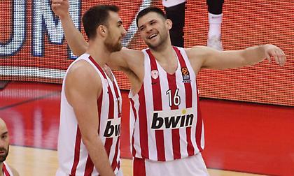 Ο Μπάμπης Χριστόγλου σχολιάζει την άνετη κι ωραία νίκη του Ολυμπιακού επί της Χίμκι (video)