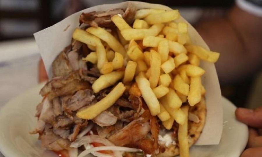 Tα 5 μεγαλύτερα πιτόγυρα στην Ελλάδα που δεν μπορείς να φας μόνος σου (pics)