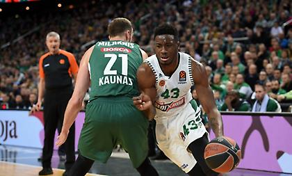 Τρομερό ξέσπασμα του Αντετοκούνμπο στον πάγκο (video)