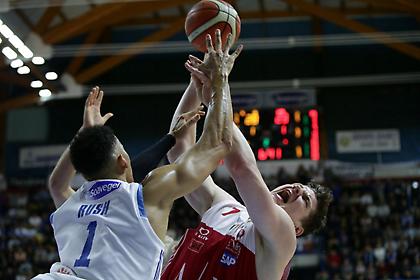 Νέα γκέλα για Αρμάνι!