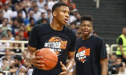 Γιάννης: «Μακάρι να παίξω αντίπαλος με τον Κώστα!»