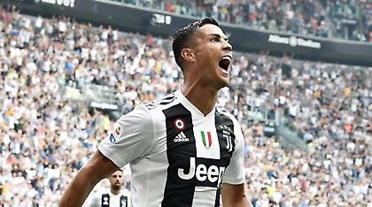 Ο Κριστιάνο Ρονάλντο σβήνει την TV με... παιδικό πιστόλι (video)