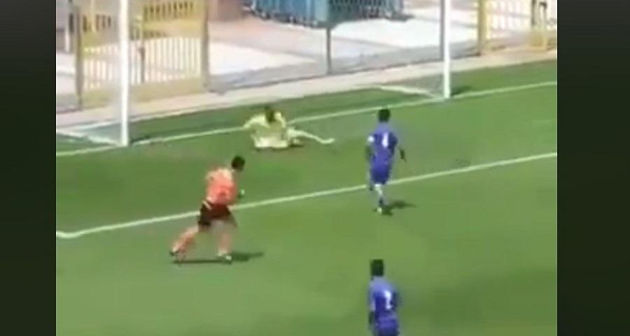 Τον αγκάλιασε για να πανηγυρίσουν και σημείωσαν το πιο αστείο αυτογκόλ στην ιστορία