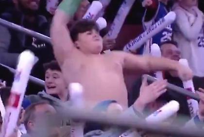 Απίθανη χορευτική μονομαχία πιτσιρικάδων στο Σίξερς-Ρόκετς (video)