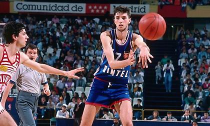 Ρετρό: Όταν ο Τόνι Κούκοτς κάρφωνε σαν άλλος Τζόρνταν από τη γραμμή των βολών! (video)