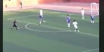 «Θεός» διαιτητής: Του στρώθηκε η μπάλα και την έστειλε στο «παραθυράκι» με γκολάρα (vid)