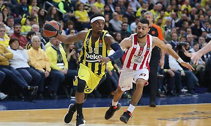 Ντίξον: «Πολύ χαρούμενος που νικήσαμε τον Ολυμπιακό»