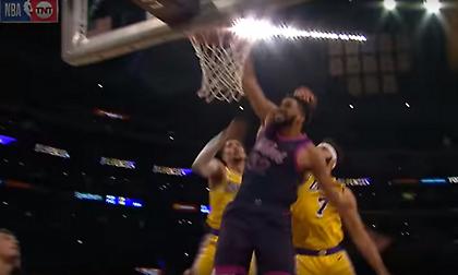 Ο Τάουνς πήρε παραμάζωμα τους Λέικερς στο Top 5 (video)
