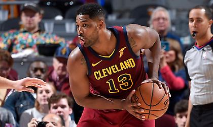 Μένει κι άλλο στα… πιτς ο Τόμπσον των Καβαλίερς