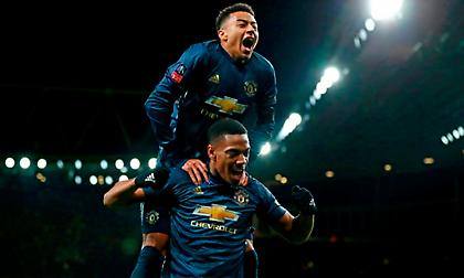 Ασταμάτητη Γιουνάιτεντ διέλυσε την Άρσεναλ του άτυχου Σωκράτη