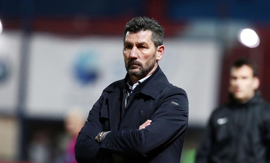 Σκέψεις για επαναφορά τετράδας στην άμυνα από Ουζουνίδη