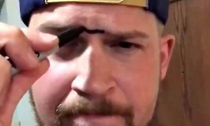 Κλάμα: Το «αντίο» στον Ντέιβις με… Σελίν Ντιόν και μαρκαδόρο (video)