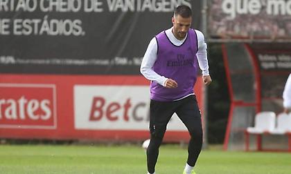 Περιμένει Σάμαρη η… Άστον Βίλα