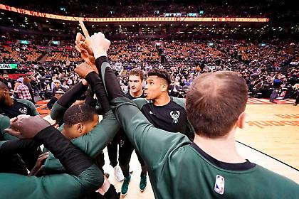 Η εμφάνιση του Γιάννη στο Τορόντο και η μάχη με Λέοναρντ (video)