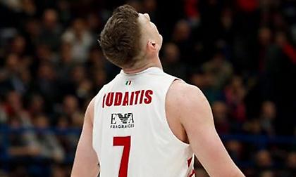 Δεν πάει για αντικαταστάτη του Γκουντάιτις η Αρμάνι