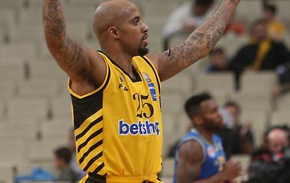 Στο πλευρό του Θίοντορ η ΑΕΚ, καταδικάζει τη ρατσιστική επίθεση εναντίον του