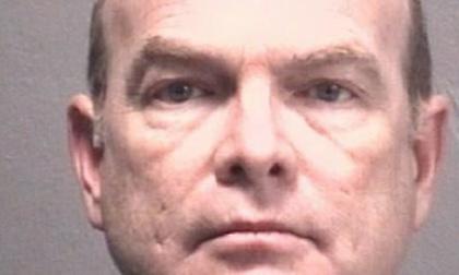 Γναθοχειρουργός κατηγορείται ότι κακοποιούσε αναίσθητες ασθενείς του