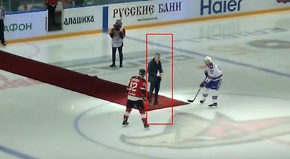 Επική τούμπα του Μουρίνιο σε αγώνα χόκεϊ στον πάγο (vid)