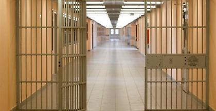 Aπεβίωσε ο κρατούμενος που αυτοπυρπολήθηκε στις φυλακές Λάρισας