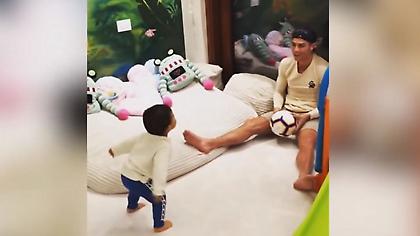 Ετοιμάζει τον δεύτερο διάδοχό του ο Κριστιάνο (video)