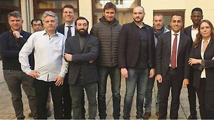 «Βράζει» το Παρίσι για τη συνάντηση του Ντι Μάιο με στελέχη των «κίτρινων γιλέκων»