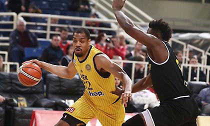 Πρώτη και… χωρίς διαφορά η ΑΕΚ