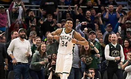 Άγγιξε το ρεκόρ του ο Γιάννης, έβαλαν 148 οι Μπακς!