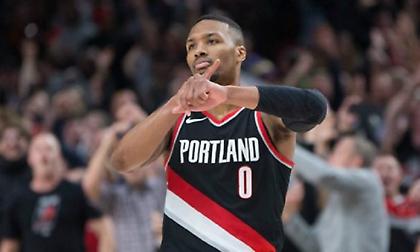 “Dame Time”: Ο Λίλαρντ εμφανίστηκε φορώντας… τεράστιο ρολόι στο λαιμό! (video)